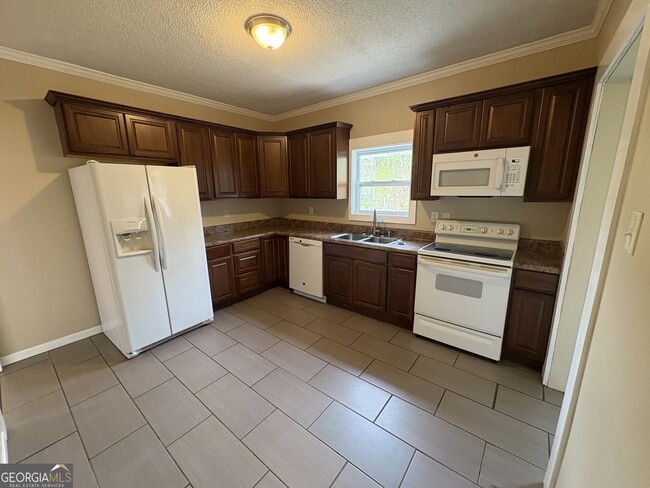 Building Photo - 10 Kirkwood St NE