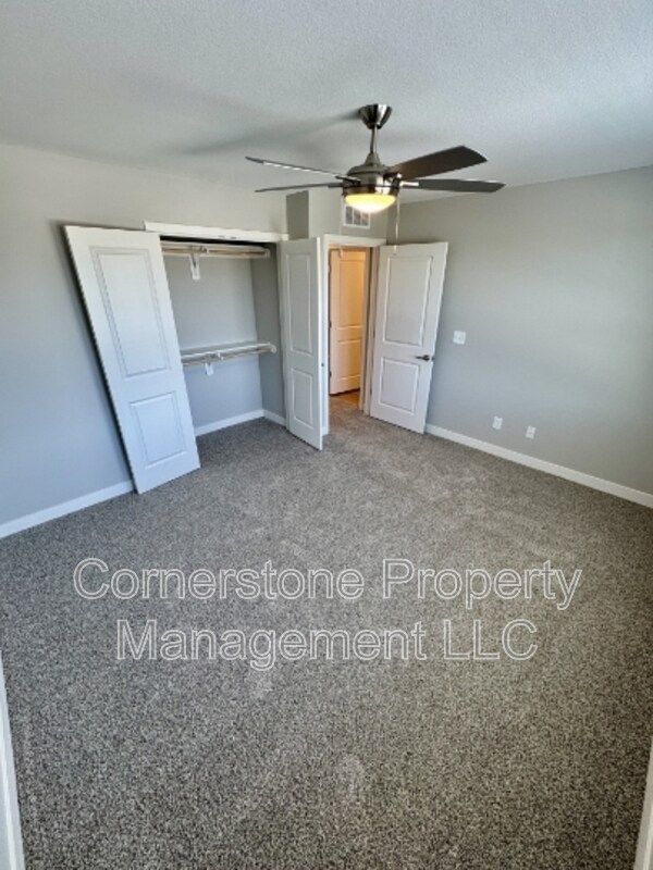 Foto del edificio - 8377 Valley Spring Dr