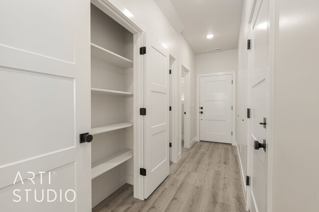 Foto del edificio - New Canyon Crest 3 Bedroom, 2.5 Bathroom T...