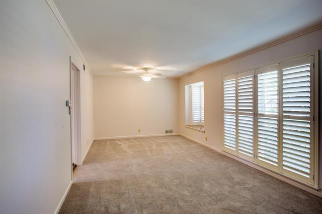 Building Photo - 729 Dumont Dr