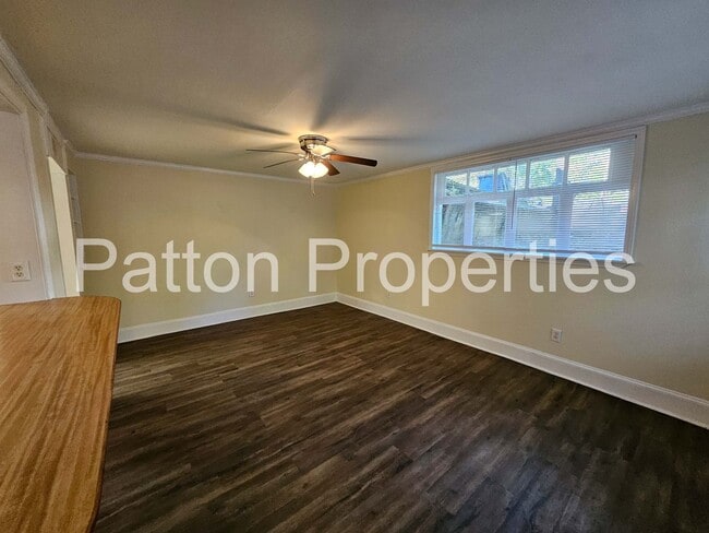 Foto del edificio - 1401 Kinderway &amp; 4300-4302 Wentworth -...