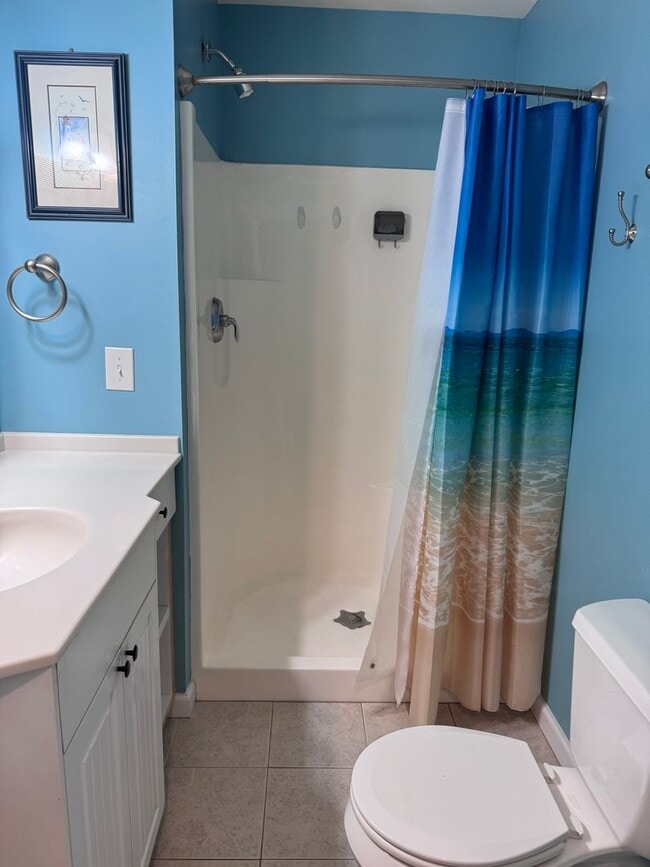 Building Photo - Coastal Cutie! 3BR/2BA Furnished Home Avai...
