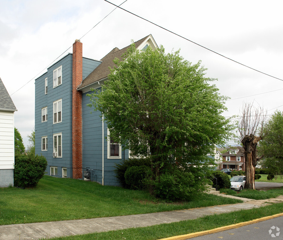 Building Photo - 302 N Eighth St