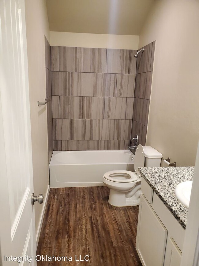 Building Photo - 3 br, 2 bath House - 5210 Oakwood Villa Court