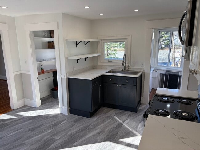 Foto del edificio - 240 Nahatan St