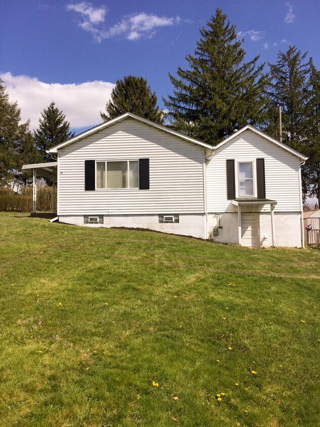 36 Cleveland Ave, Manor, PA 15665 House Rental in Manor, PA