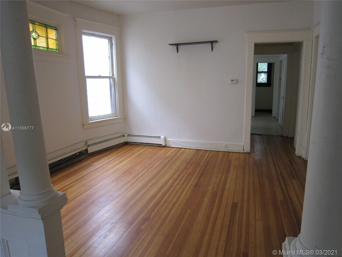 Building Photo - 641 Myrtle Ave