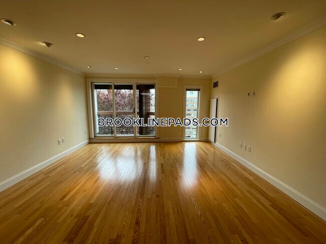 Building Photo - 1443 Beacon St