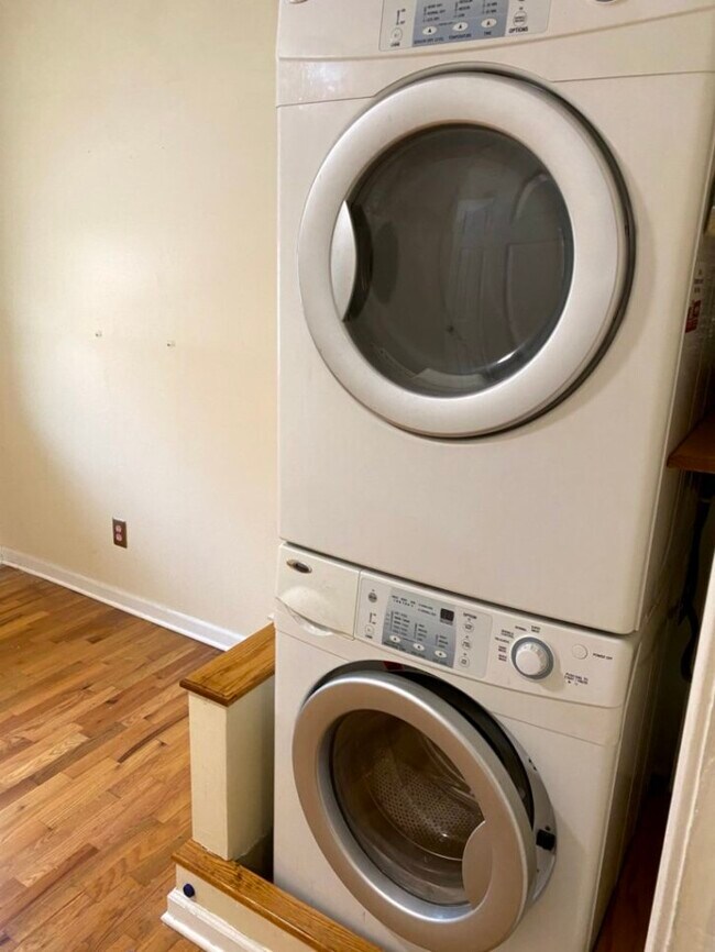 Washer Dryer - 1620 Briarcliff Rd NE