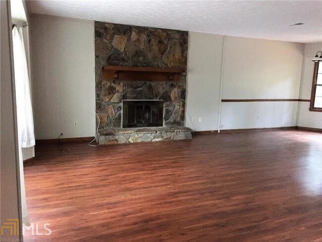 Building Photo - 6859 Lakeview Ln NW
