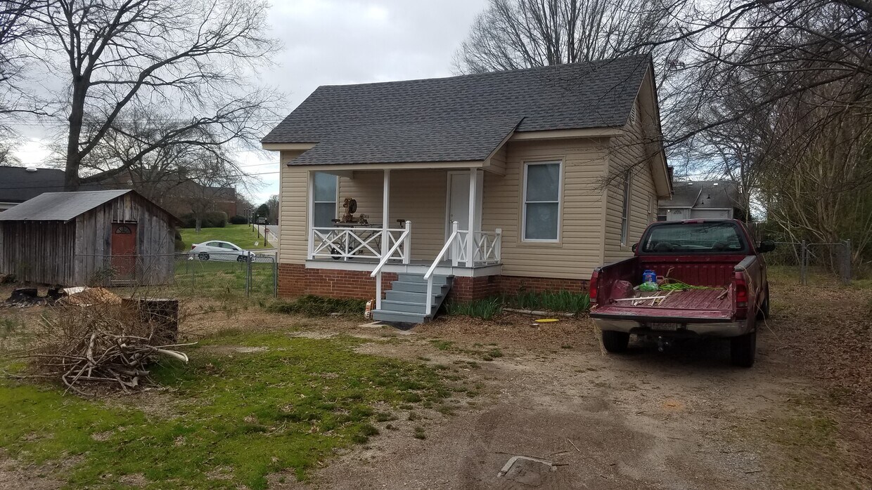 Building Photo - 401 Celia St