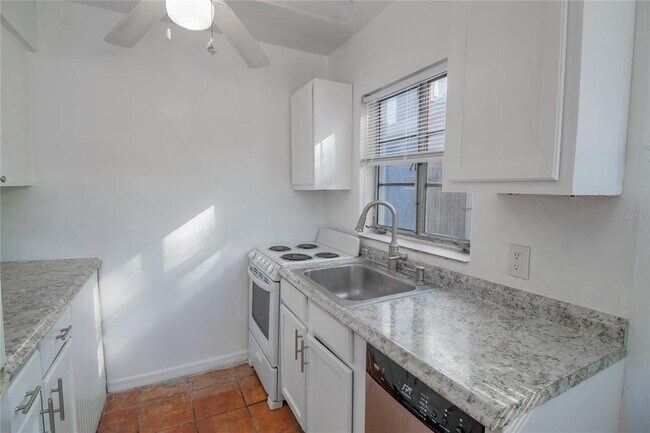 Building Photo - 78 146th Ave