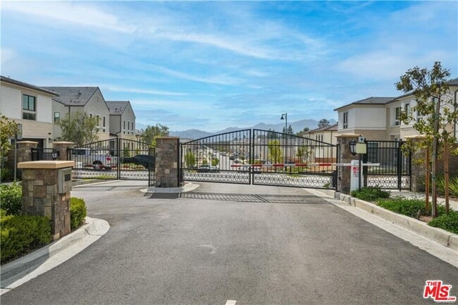 Building Photo - 20568 Edgewood Ct