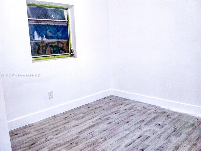 Foto del edificio - 5647 NW 5th Ct