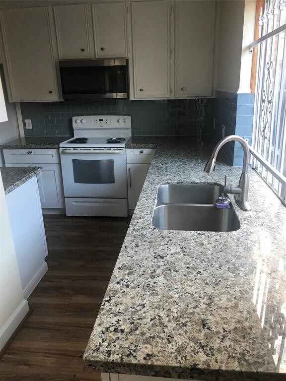 8520 Maplecrest Dr, Houston, TX 77099 Condo for Rent in Houston, TX