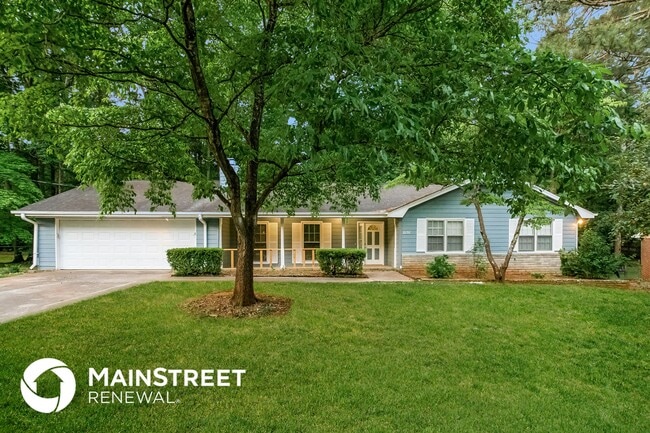 Building Photo - 2135 Pinewood Dr