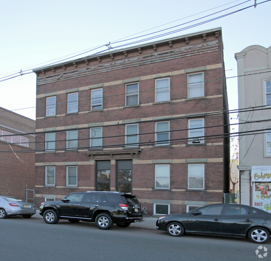 Building Photo - 305 3rd St