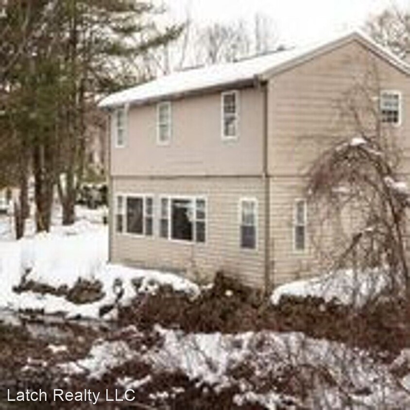 Primary Photo - 3 br, 2 bath House - 54 River Rd.