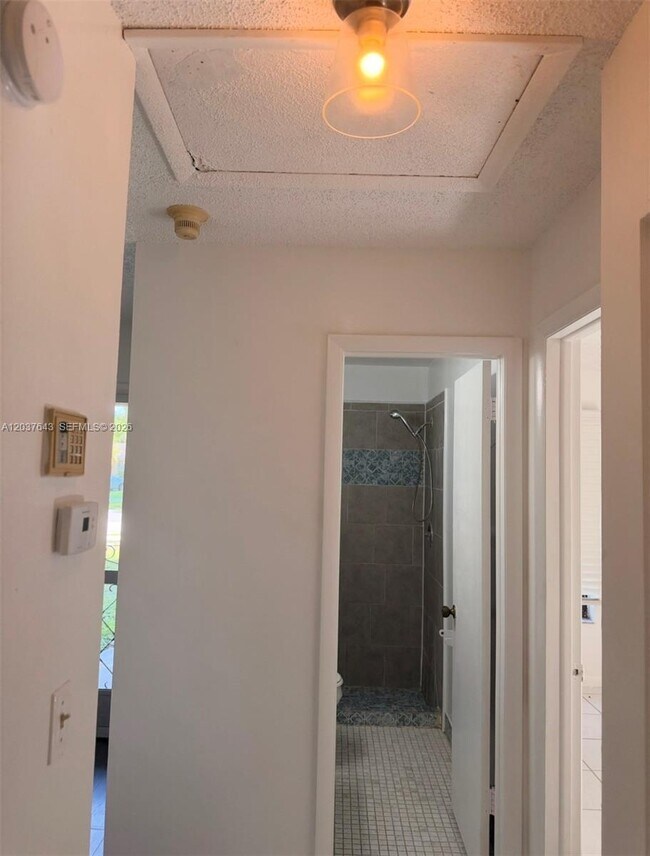 Foto del edificio - 792 Lantern Tree Ln