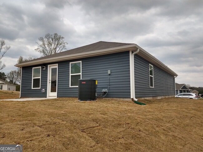 Building Photo - 51 Lk Ter Dr