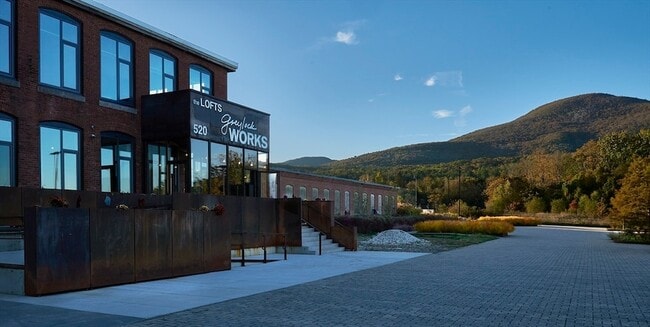 Foto del edificio - 520 State Rd