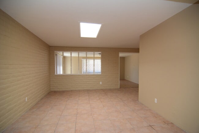 Foto del edificio - Charming 4 Bedroom 2 Bath Home! Great East...