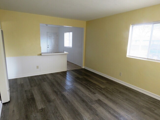 Foto del edificio - 1438 E 16th St