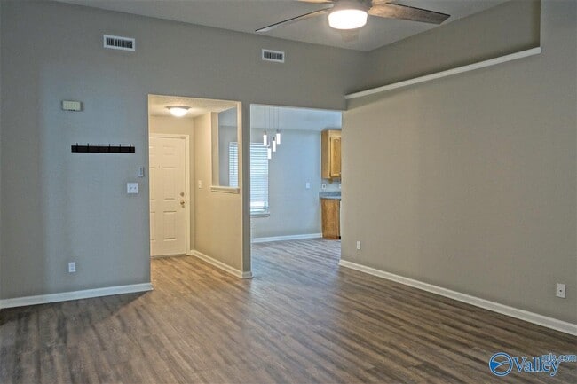Foto del edificio - 212 Turnbrook Dr SW