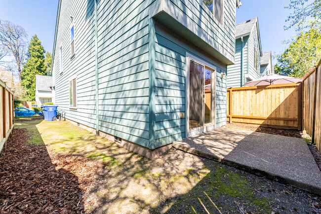 Building Photo - 4032 Aden Pl NE