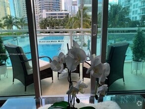 Building Photo - 950 Brickell Bay Dr