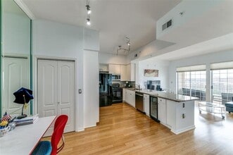 Building Photo - 3225 Turtle Creek Blvd