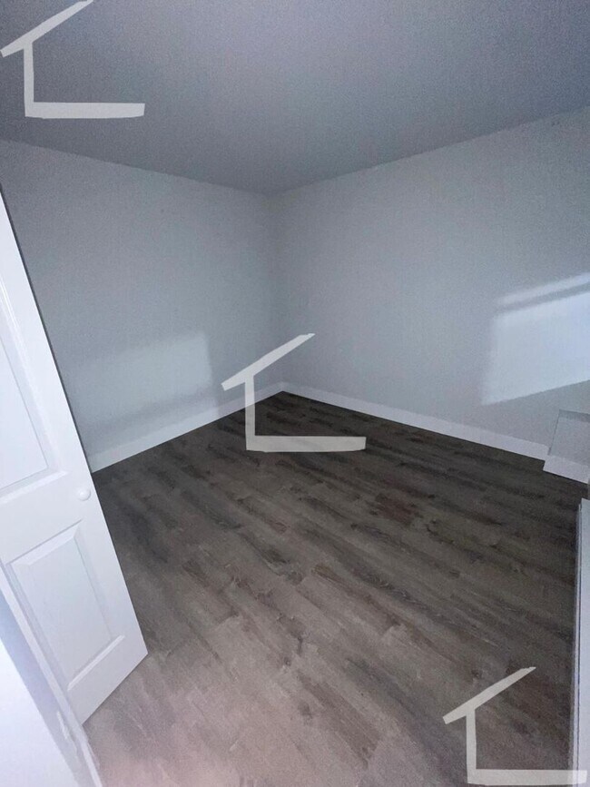 Building Photo - Central Fenway Location, In-Unit Washer an...