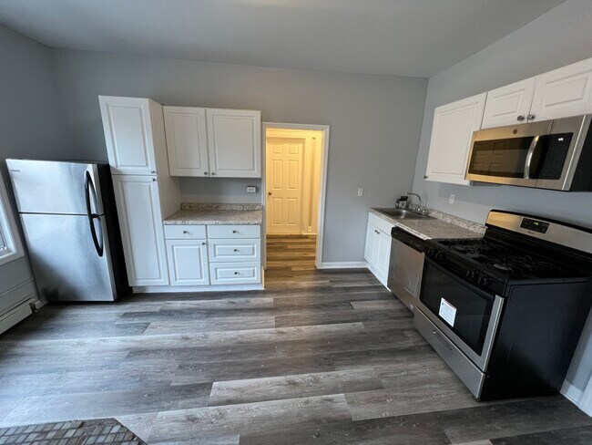 Building Photo - 354 Clinton Pl