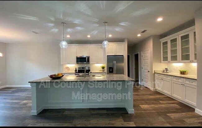 Foto del edificio - 492 NW Forest Meadows Ave