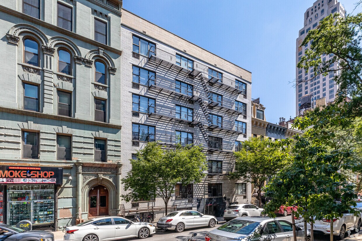 Primary Photo - 147 E 82nd St