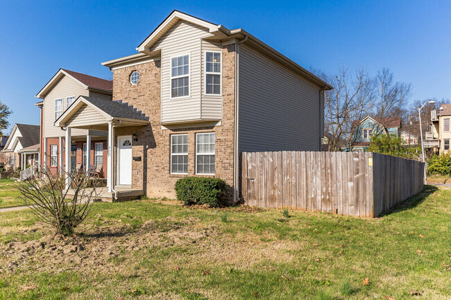 Foto del edificio - 433 Elm Tree Ln