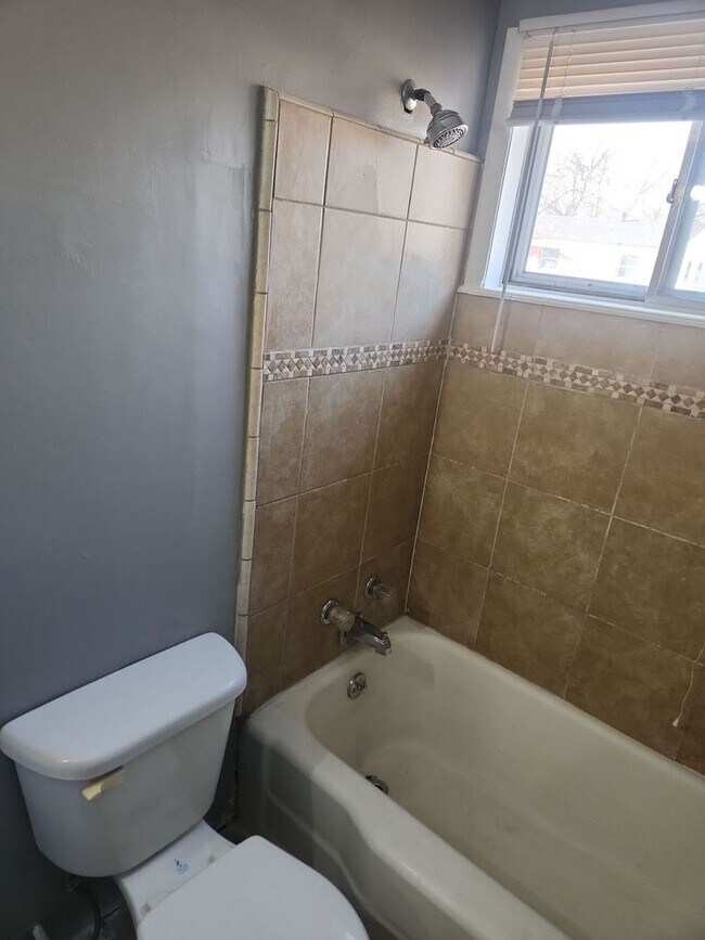 Building Photo - MUST SEE- Updated kitchen/Hardwood floors!!