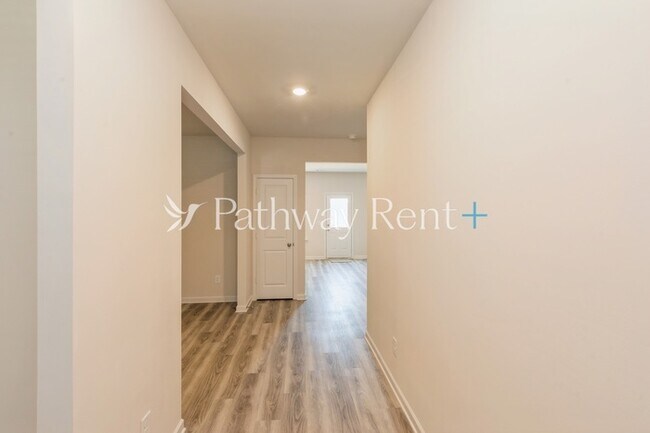 Building Photo - 606 Mackenzie Cv