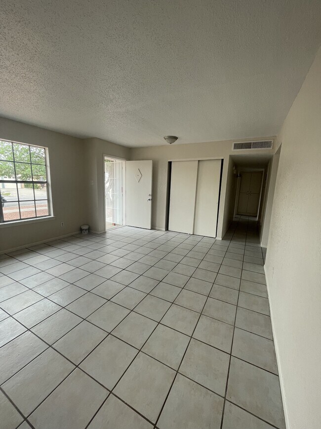 Foto del edificio - 10902 Bywood Dr