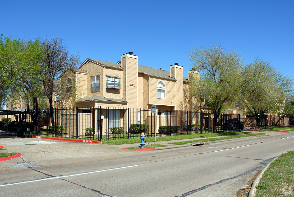 Primary Photo - Townhome Apartments