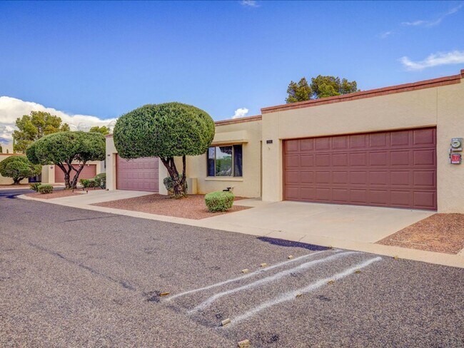 Foto del edificio - 3 Bedroom 2 Bathroom-Fully Furnished Home!...
