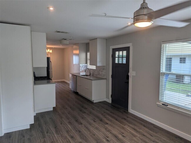 Foto del edificio - 5806 Glenhollow Path