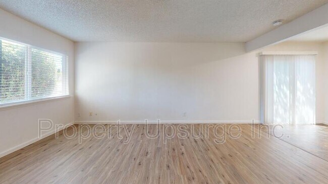 Building Photo - 1506 Lake Blvd