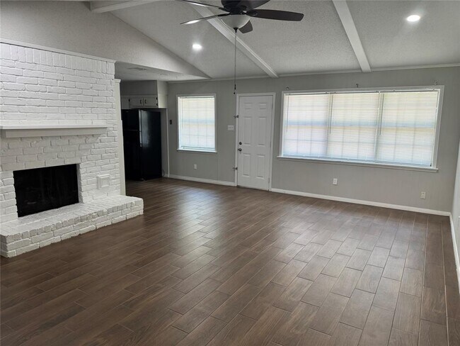 Foto del edificio - 1904 Lazy Creek Ln