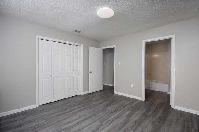 Foto del edificio - 2BR Units in Gonzales - Great Location