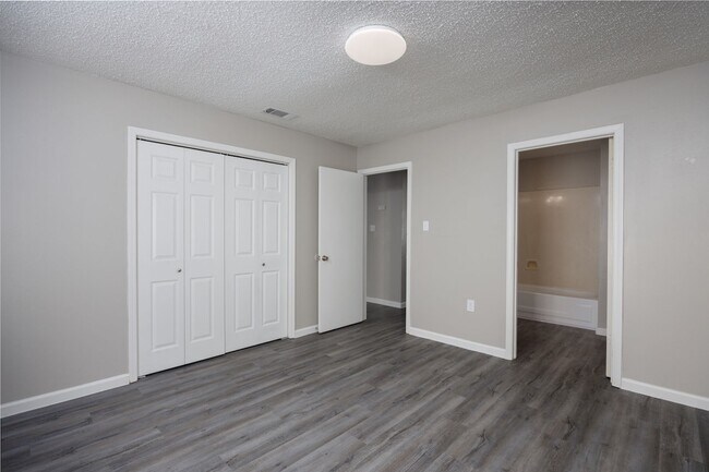 Foto del edificio - 2BR Units in Gonzales - TAKING APPLICATION...
