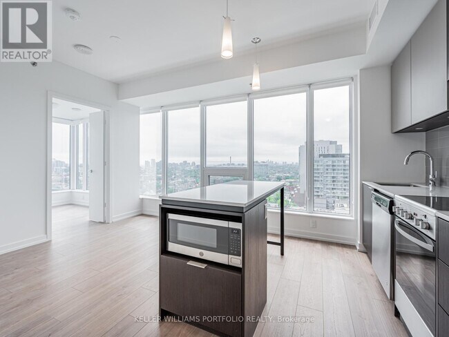 Building Photo - 203 College St