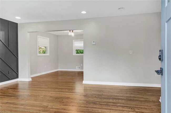 Foto del edificio - 2692 Rockcliff Rd SE