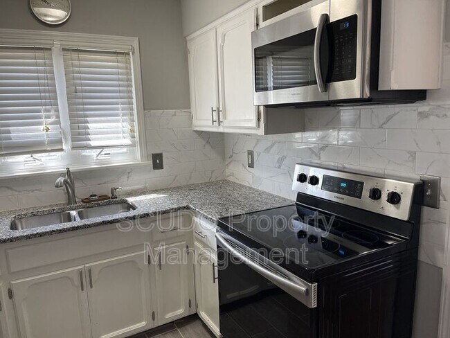 Building Photo - 8360 N Overland Dr