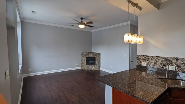 Building Photo - 1441 W Fry St